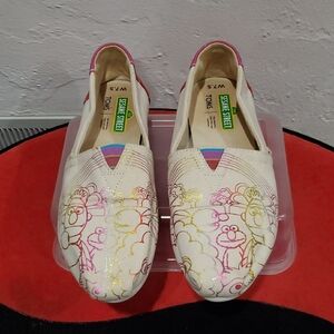 Toms X Sesame Street Bert & Ernie Flats In Cream and Rainbow Size 7.5